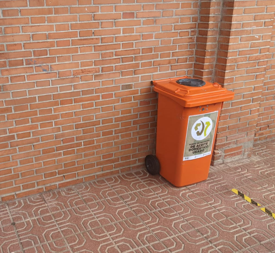 El Ayuntamiento de Manzanares El Real renueva el servicio de recogida de aceite doméstico