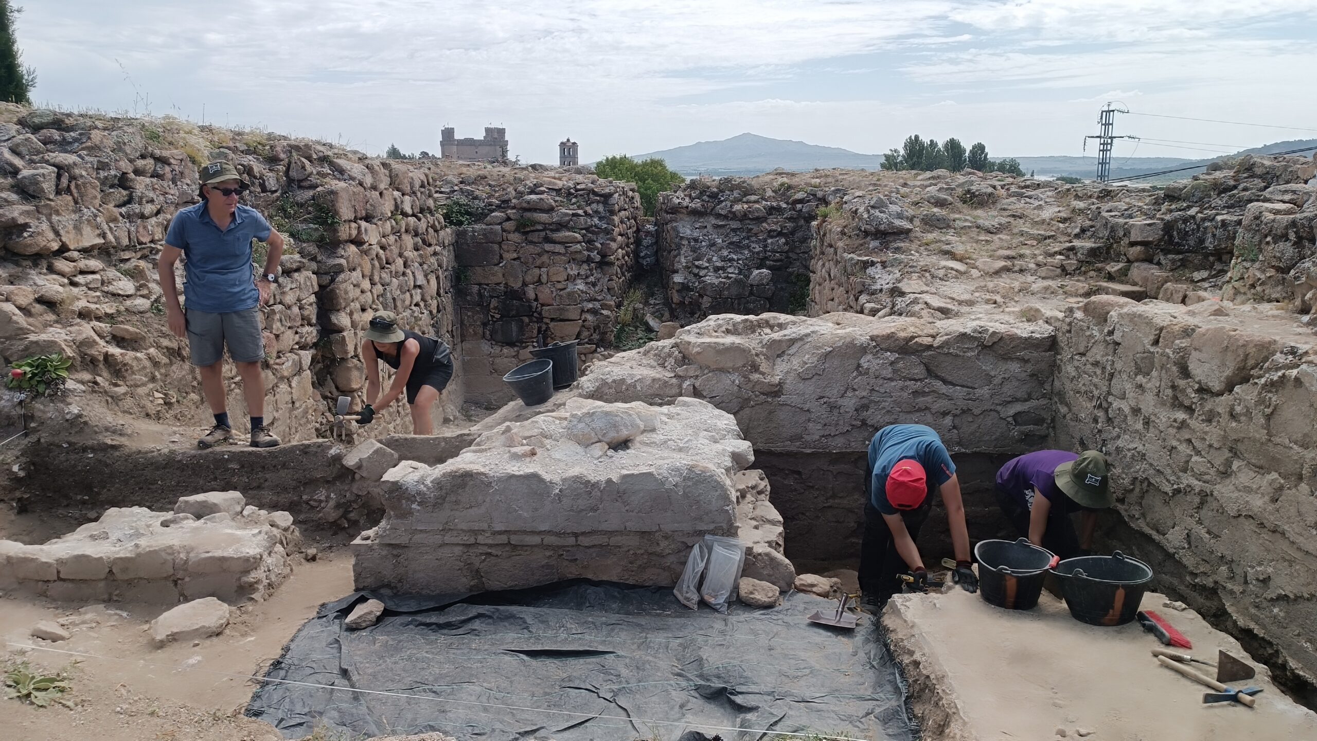 Quinta semana de excavaciones en el Castillo Viejo. 2023.