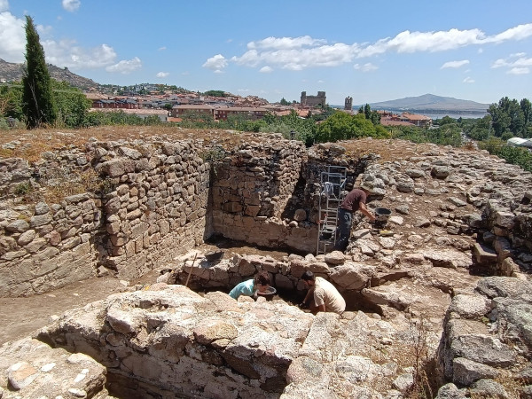 Excavaciones en el Castillo Viejo